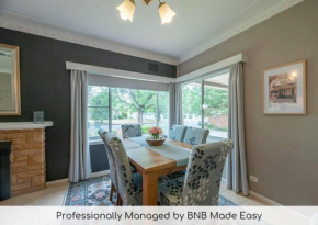 Roycox Cottage - Charming Escape, Fireplace Dubbo
